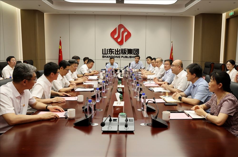 云顶集团集团党委书记、董事长刘文强与山东建筑大学党委书记杨景波举行工作会谈并签署战略合作协议